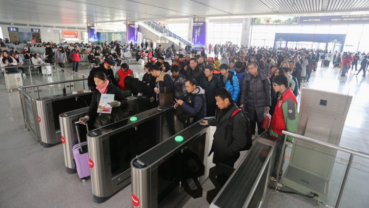 自助通关,高铁车站快速通道口,高铁二维码通道