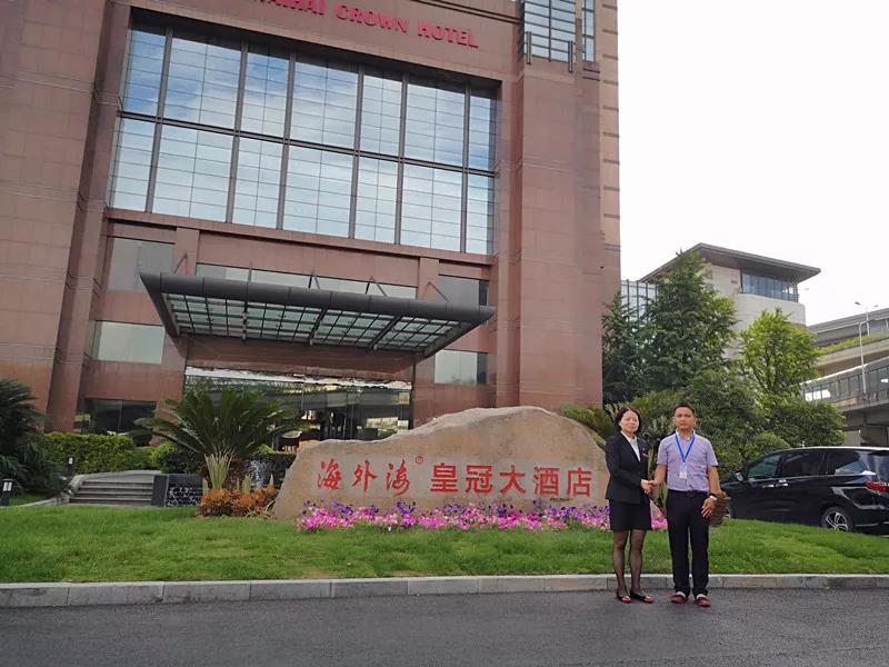 五星级酒店海外海:与采宝伊见钟情,两周闪婚